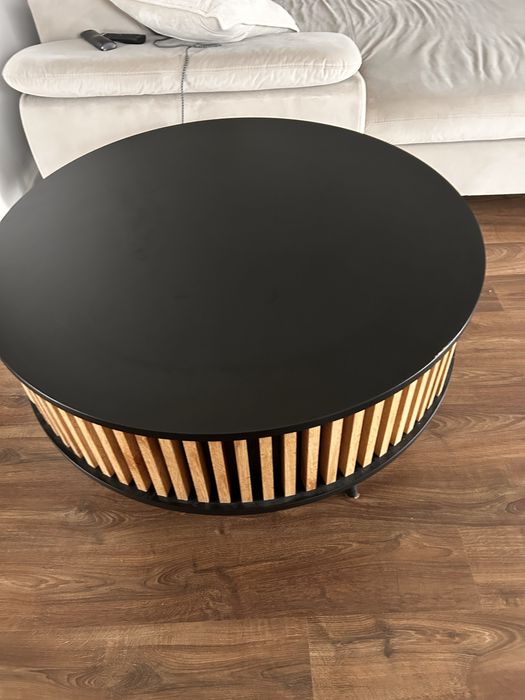 Stolik kawowy z lamelami