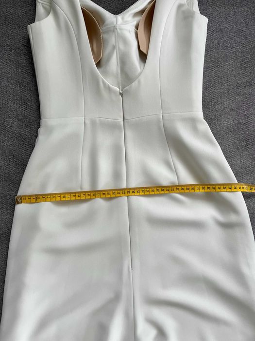 Elegancka suknia ślubna.