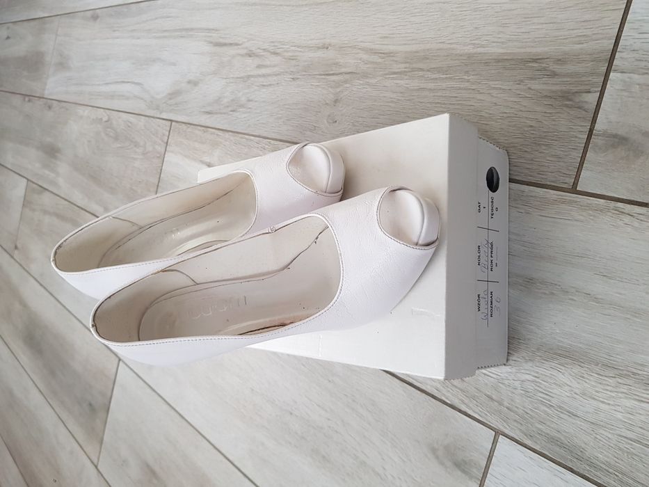 Szpilki na platformie