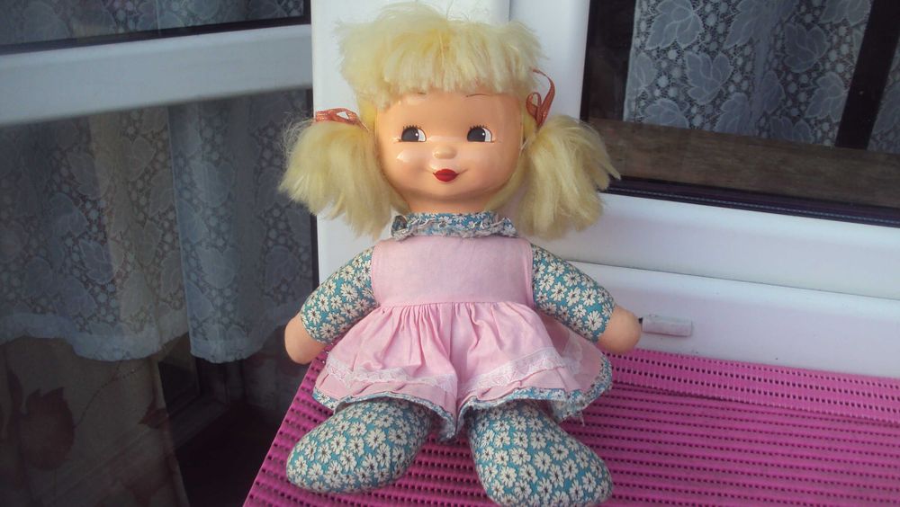 stara lalka z twarzą celuloid