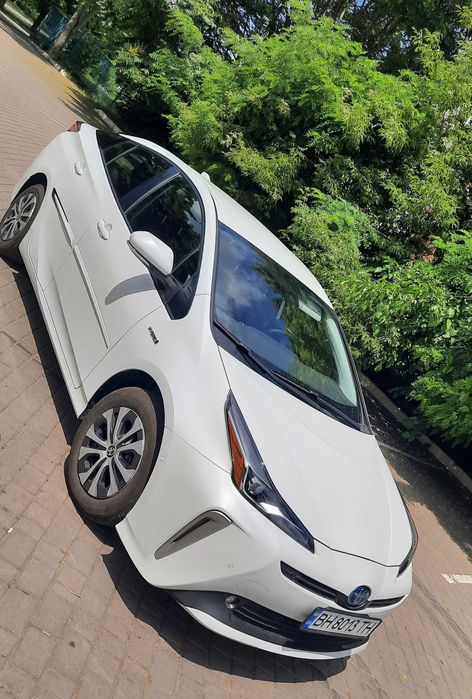 Продам Toyota Prius hybrid LE AWD 2022