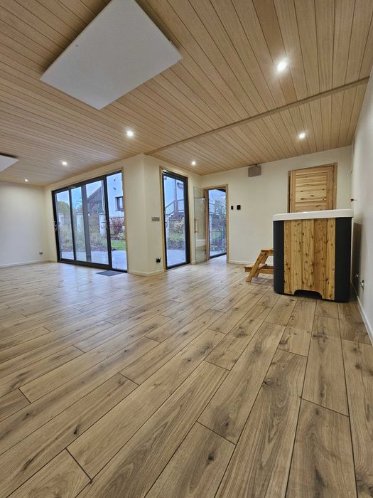 Sauna ogrodowa salon strefa spa jacuzzi