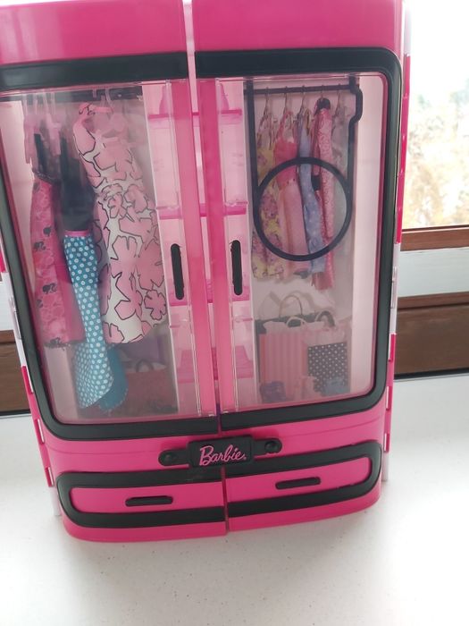 Zestaw Barbie z szafą