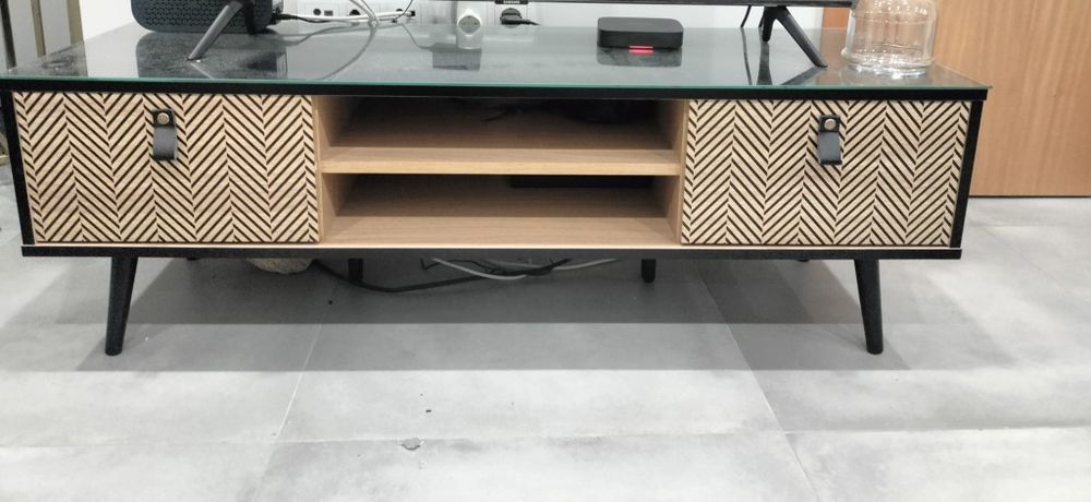 Móvel de TV com Vidro