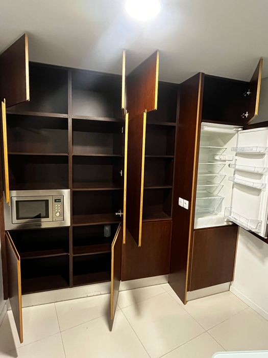 Cozinha completa com eletrodomésticos