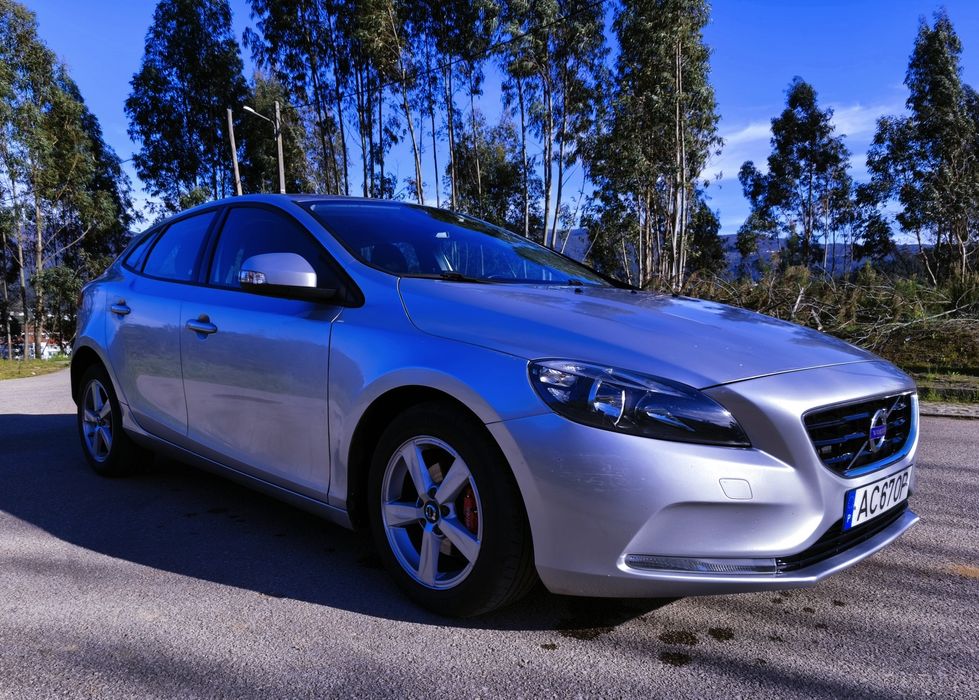 Volvo V40 2.0 D2 Momentum 2016 - Poucos kms