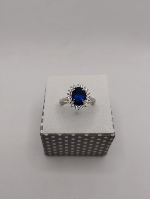 Srebrny pierścionek z granatowym kamieniem, próba 925, rozmiar 12