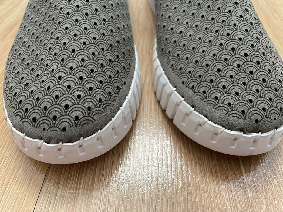 Półbuty trampki wsuwane Sneakeray ażurowe 2 GO Fashion 38