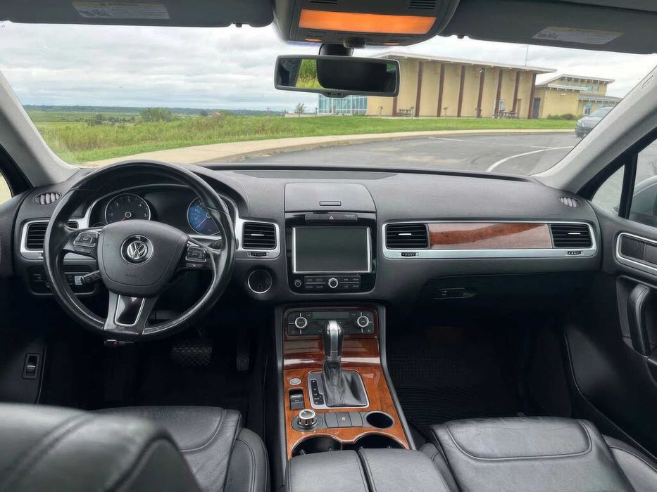 Volkswagen Touareg Sport with Nav      2014