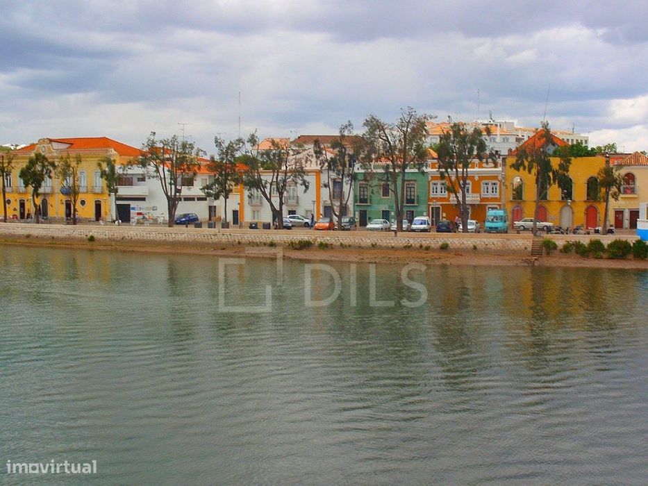 Loja inserida em novo empreendimento em Tavira