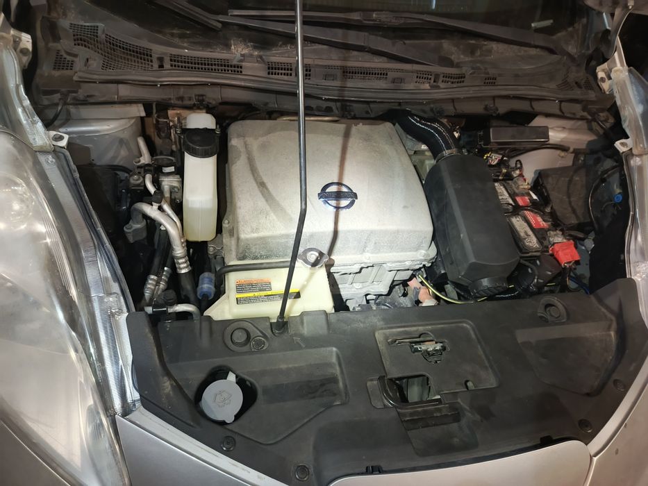 Продам nissan leaf 120 km