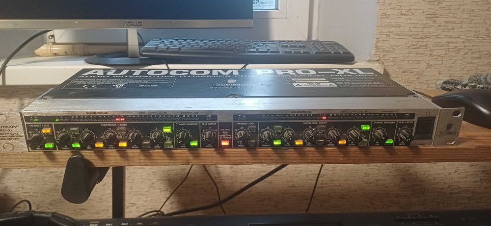 Компрессор-лимитер-енхансер Behringer Autocom PRO-XL MDX1600