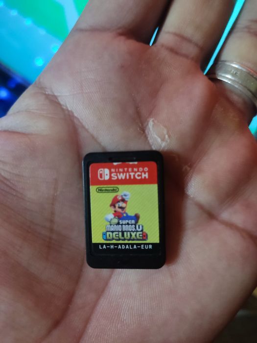 Jogo Super Mario Bros. U Deluxe para Nintendo Switch.

- Inclui o jogo. Mas não a caixa
- Cartucho em bom estado.