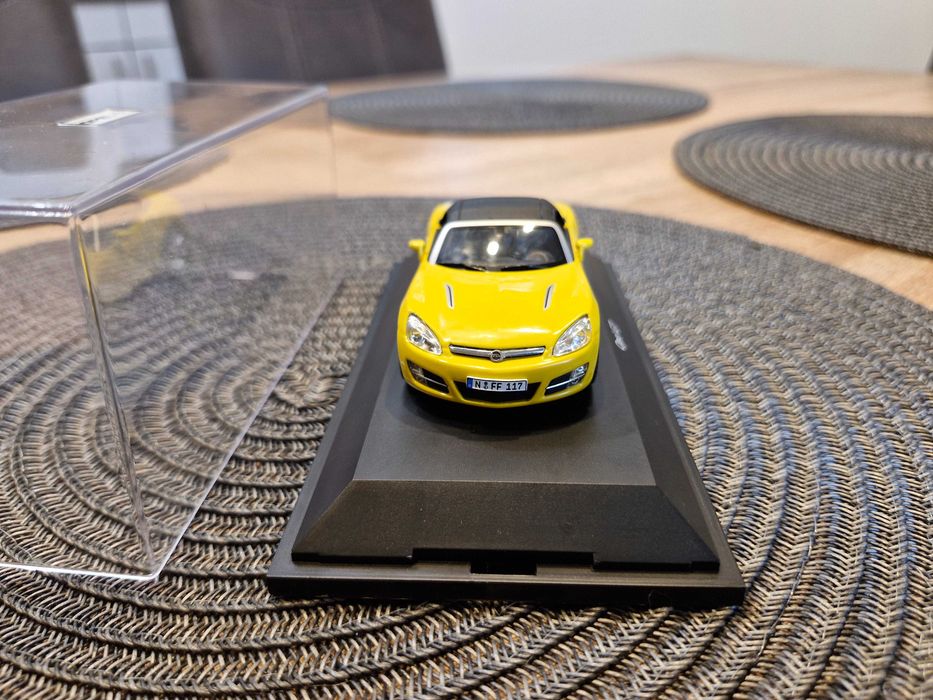 Opel GT cabrio żółty limit 1000 szt Schuco 1:43