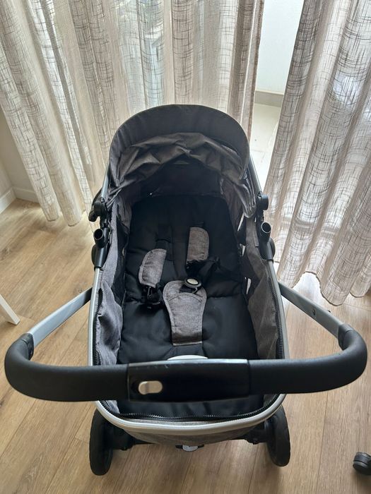 Vendo carrinho de bebê +ovinho
