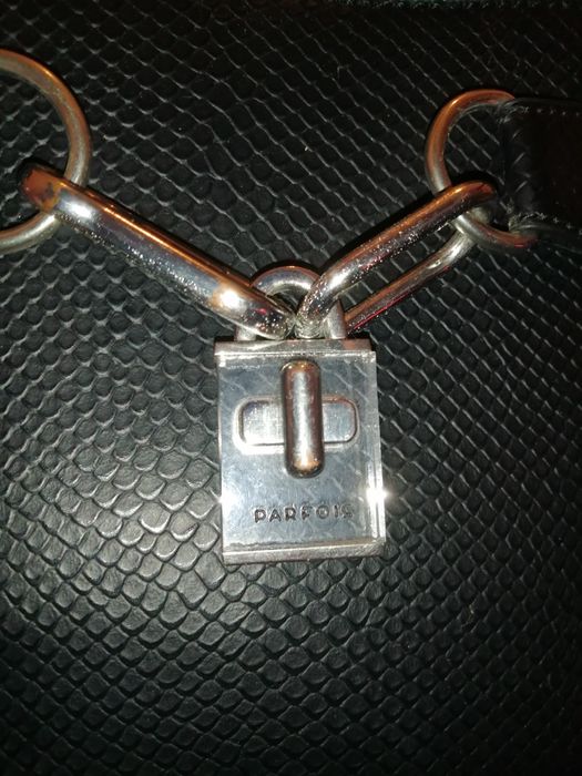 Mala Parfois preta (pele vegan) cobra