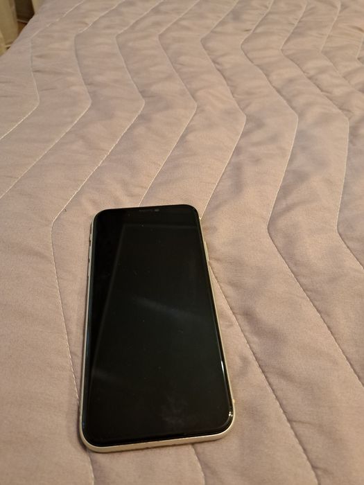 Продам IPhone 11