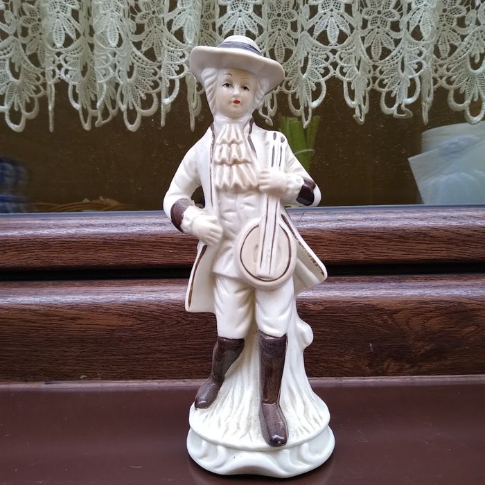 Porcelana figurka kawalera