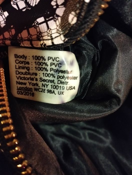 Carteira Vitória secret de tiracolo