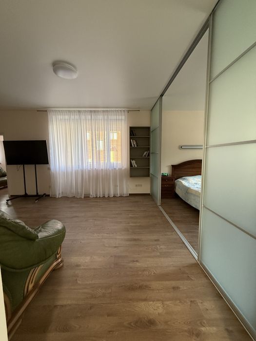 Продаж сучасного будинку в неймовірно гарному місці.