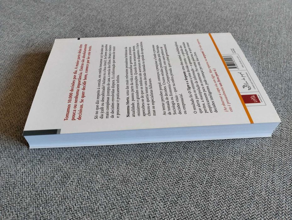 Livro "O tigre e a serpente" de Noreena hertz