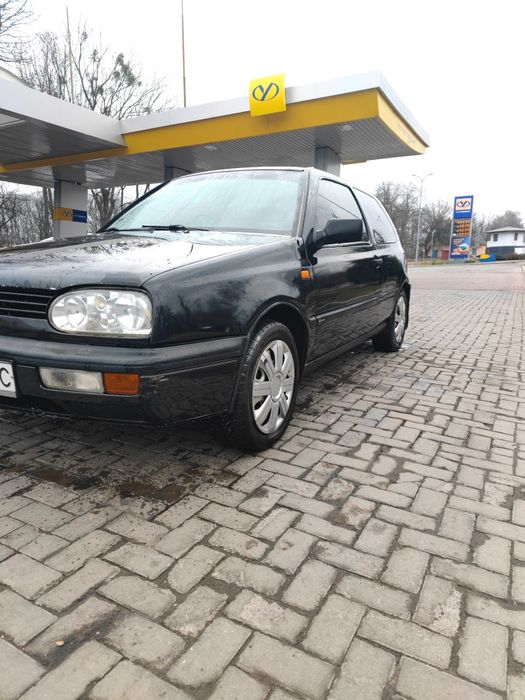 Продам гольф 3 в дуже достойному стані, кузов без дефектів, гнилі та рижиків немає, двигун та коробка без питань. Хороша комплектація, торг присутній, за більш детальною інформацією звертайтесь за телефоном.