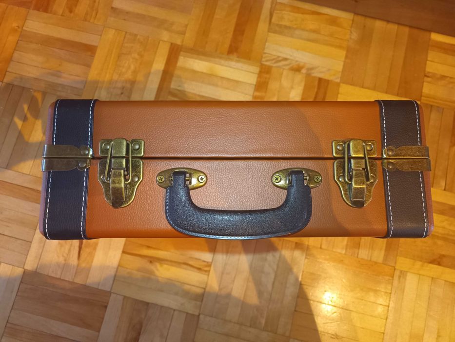 Sprzedam gramofon retro Nostalgy by Auna w walizkowej obudowie.