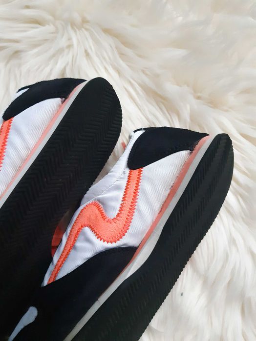 czarno-białe buty sportowe adidasy lekkie zamszowe neon Cropp 36