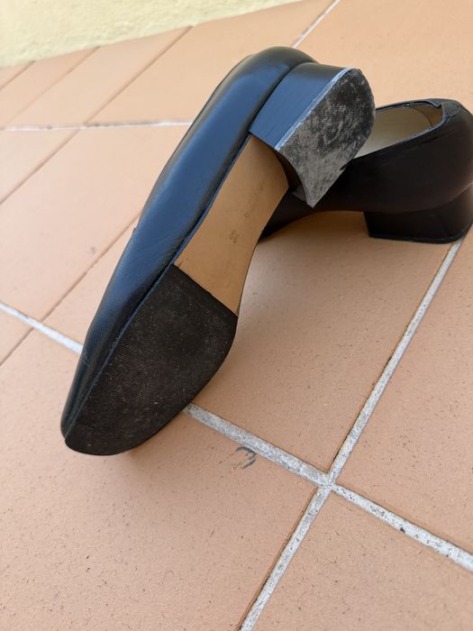 Traje academico com sapatos