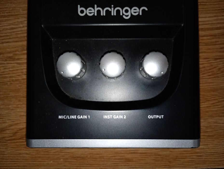 Behringer UM2 interface aúdio
