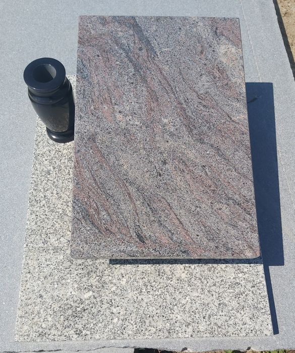 Nagrobek granitowy  90x70 cm. I inne.