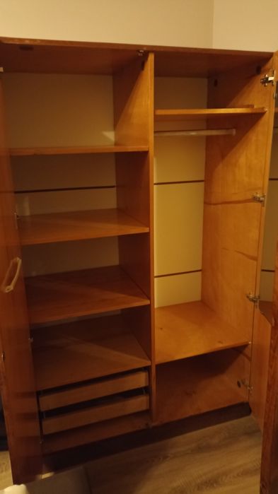 Шкаф двухстворчатый лакированный