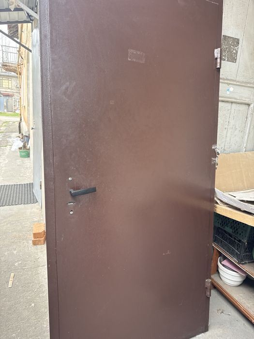 Продам металеві двері 1980на900