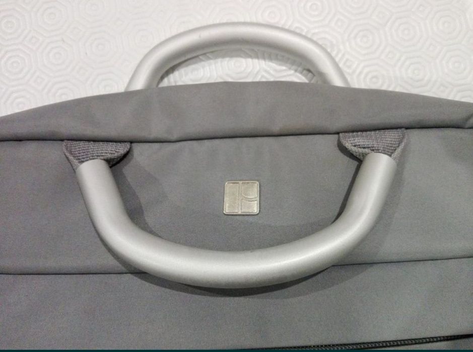 Mala acolchoada para escritório e transporte de portáteis