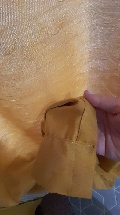 Шторы 2 штуки.плотные .