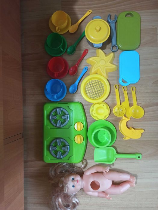 Игрушки девочке, посудка, кукла, плита.