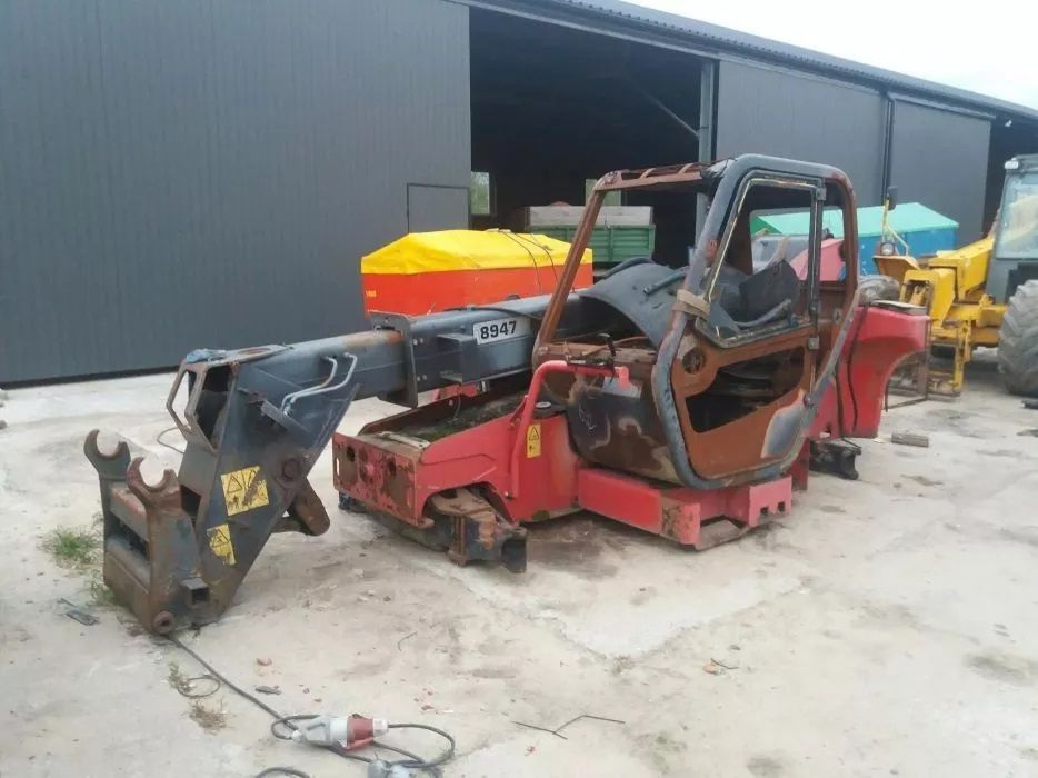 Używane części(szpilka)Ładowarka BOBCAT,MASSEY FERGUSON 8925,8937,8947