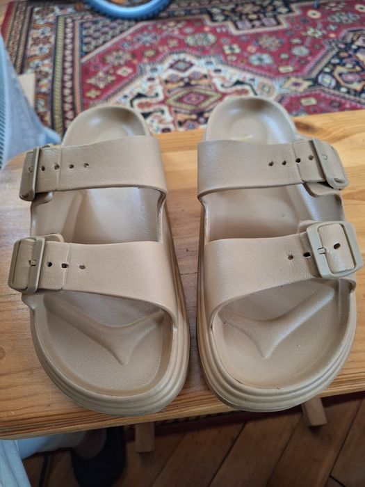 Klapki damskie nowe.