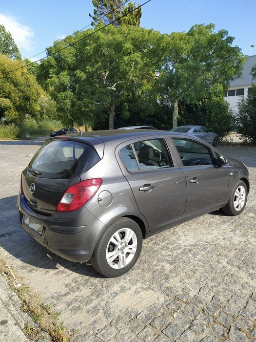 Opel Corsa 1.2 Caixa Automática (2011) — fotografia 2