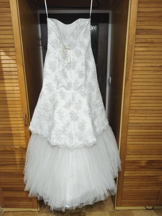Suknia ślubna z tiulem