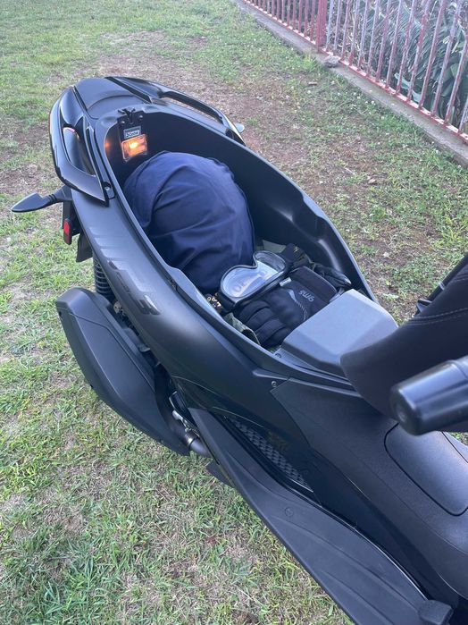 2025 Piaggio MP3 HPE 300 Deep Black Edition