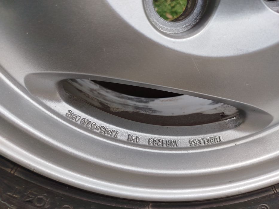 4 Jantes com pneus usados Discovery TD5 ou Range Rover P38 5X120