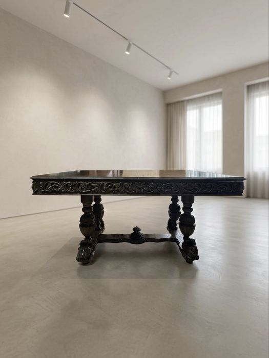 Mesa de jantar em madeira maciça