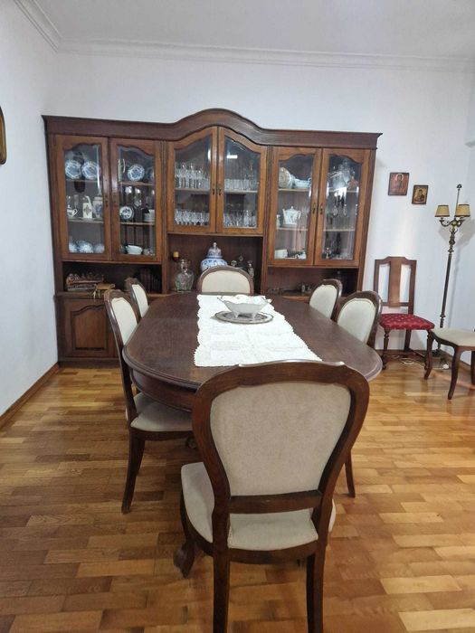 Conjunto de mesa de sala de jantar com seis cadeiras em tecido