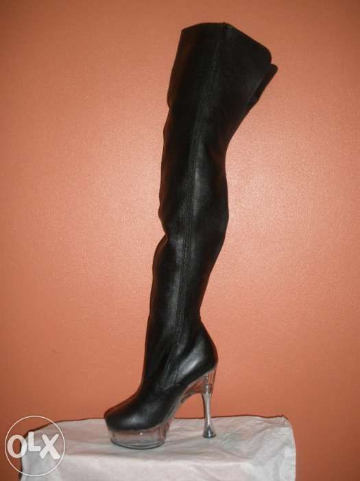 Bota 100% pele com salto em acrílico nº 38/39 c/ portes incluídos.