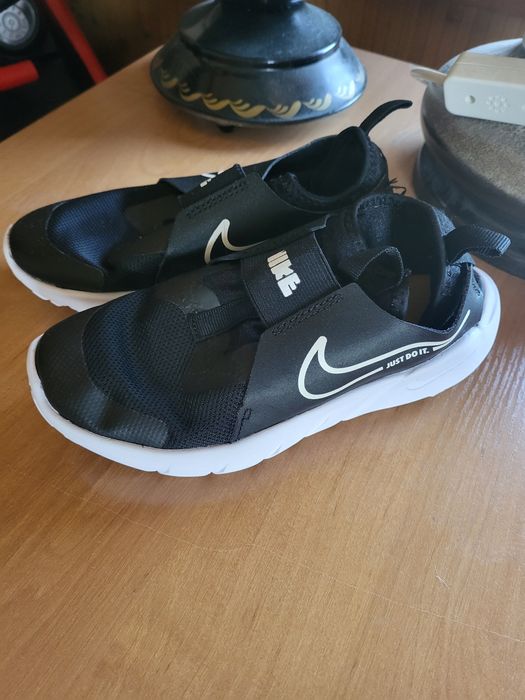 Красовки Nike  оригинальные 34 размер