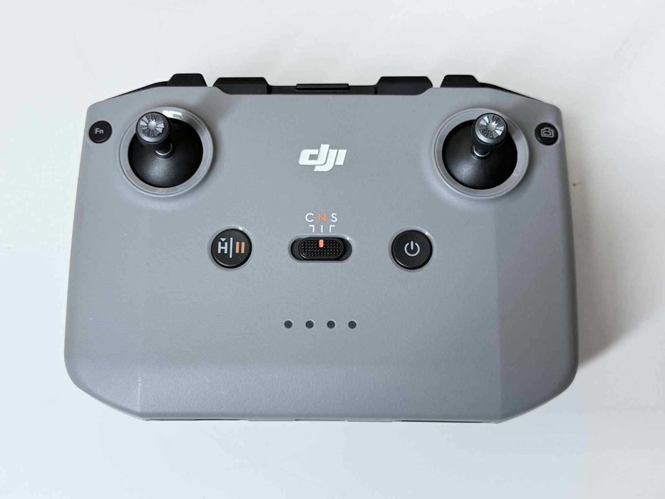Dron DJI Neo + DJI pilot + 2 baterie + inne dodatki