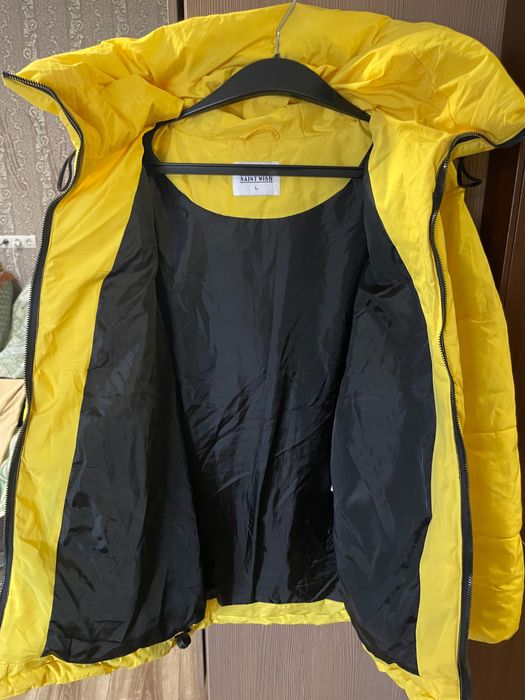 Зимова жіноча куртка. Жіночий пуховик. Жовтого кольору. Розмір L.