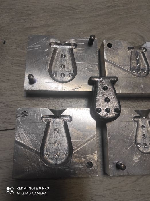 Формы для литья грузил .