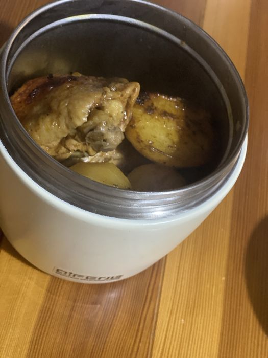 Термос для їжі.